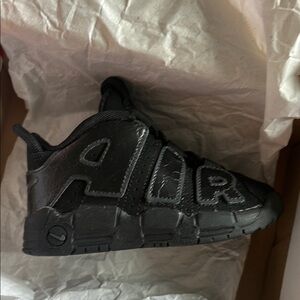 Kids Black Nike Sneakers *ONE RIGHT SHOE*
